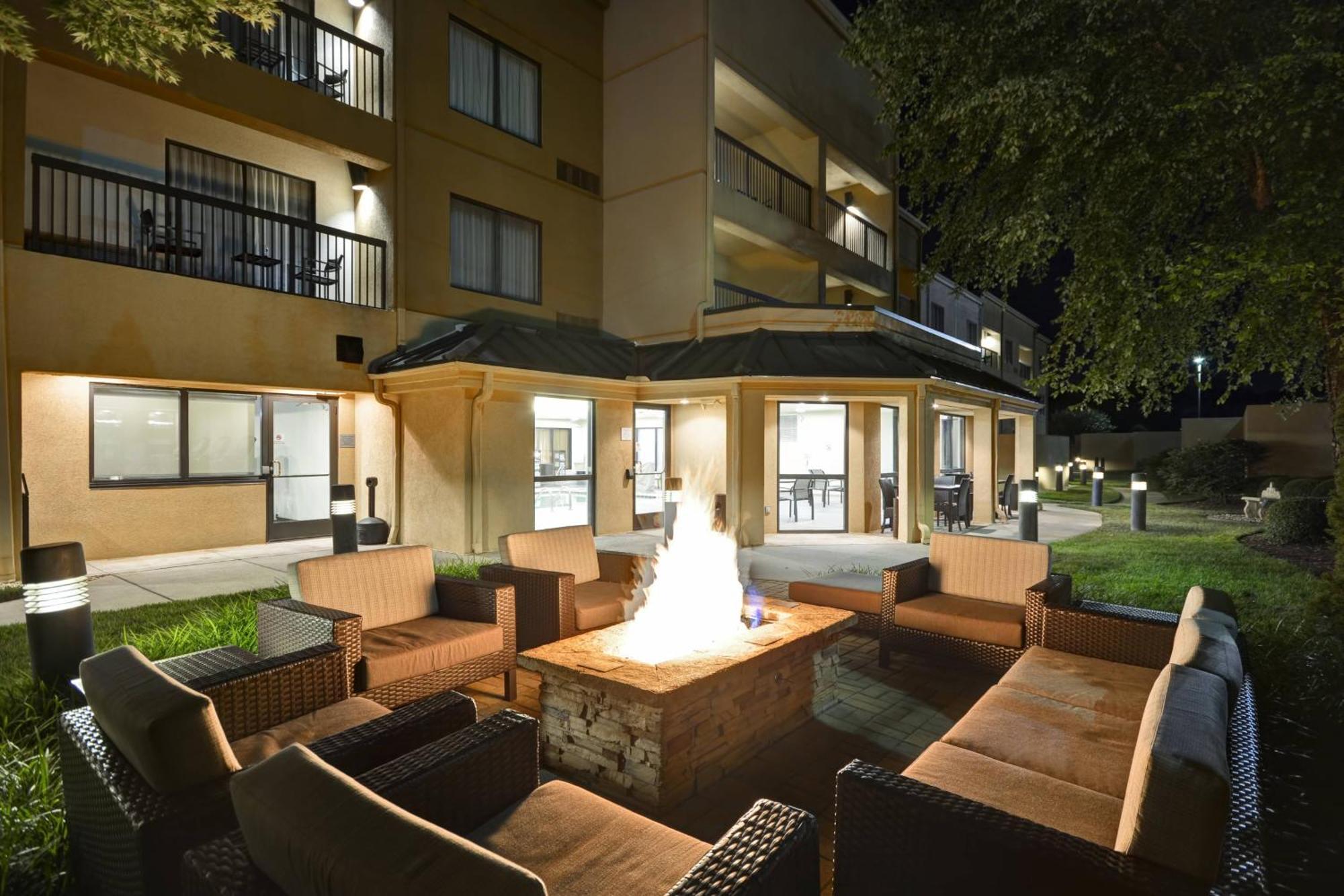 Hotel Courtyard By Marriott Dalton Esterno foto